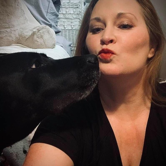 Meet your Posher, Erin & Hecate - Picture 5 of 16